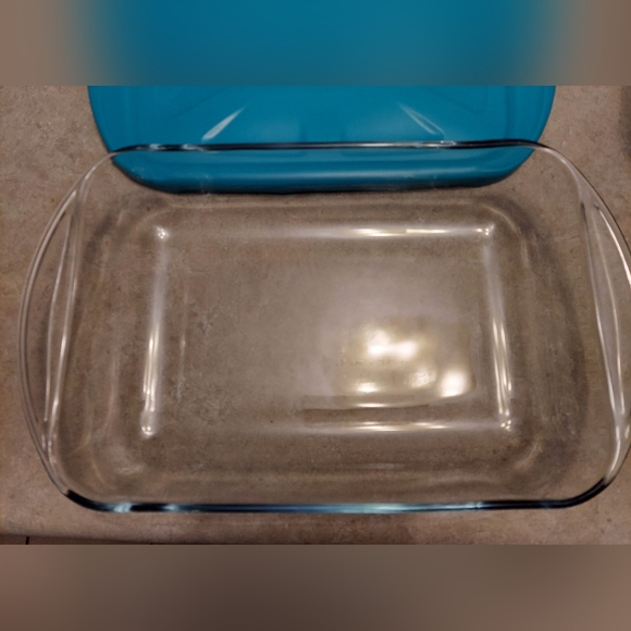 Anchor Hocking 9"W x 13"L (3QT) Casserole Baking Dish with Teal Plastic Lid. - Picture 2 of 5
